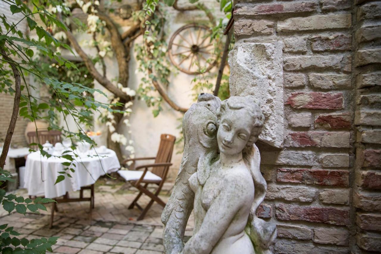 Le Foglie Di Acanto